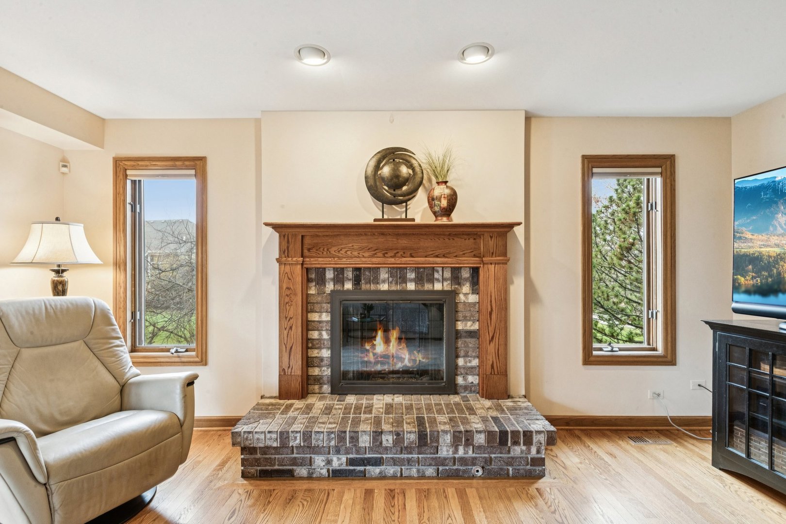 54 Gentry Drive, Hawthorn Woods, IL 60047