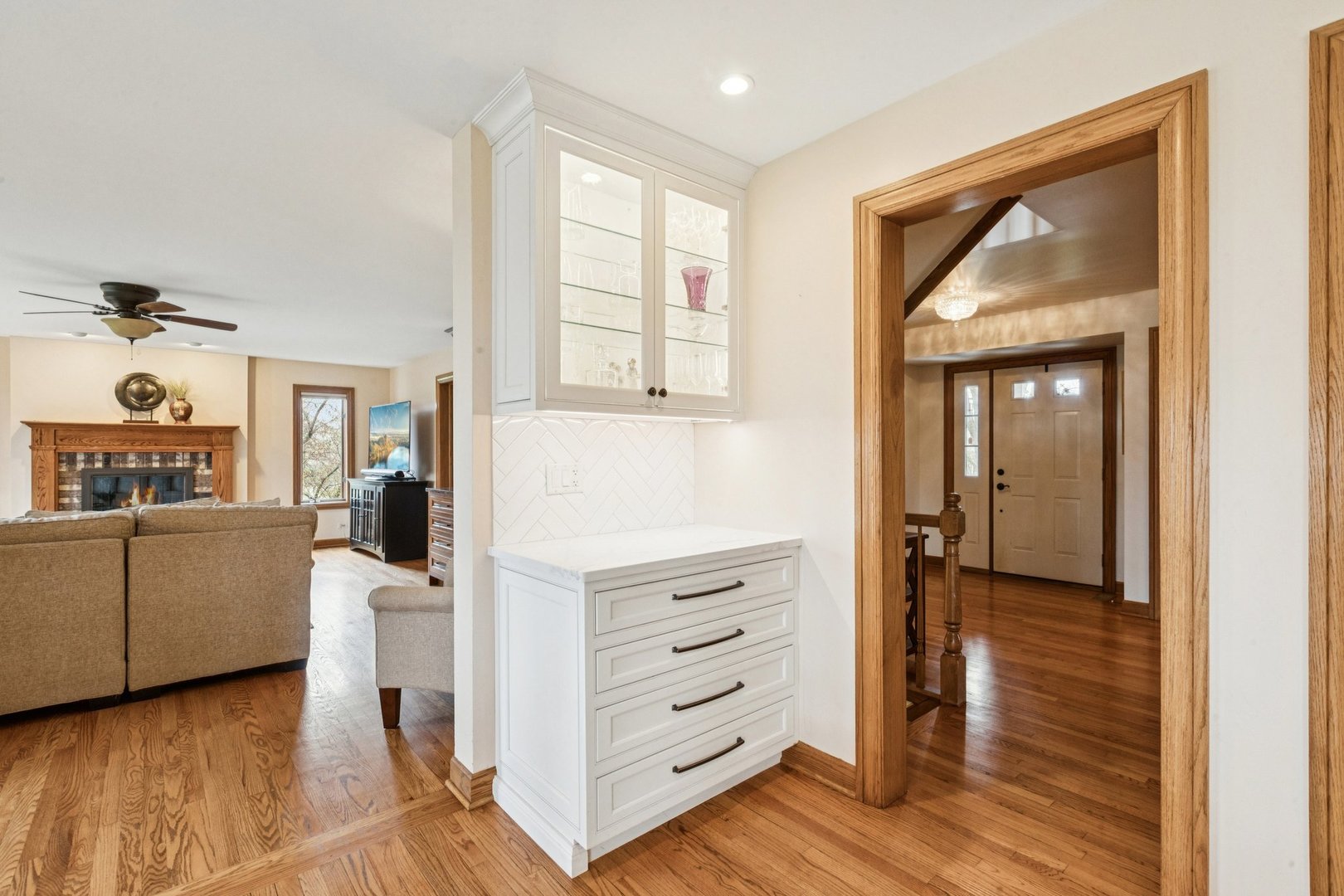 54 Gentry Drive, Hawthorn Woods, IL 60047