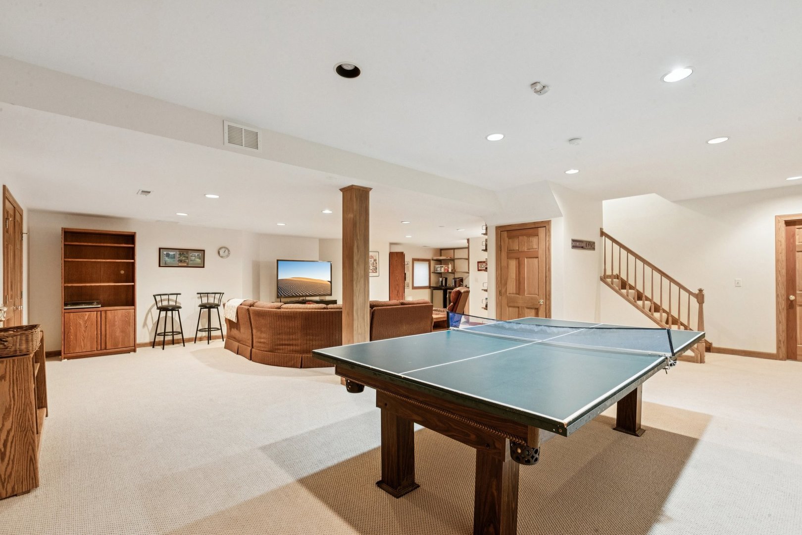 54 Gentry Drive, Hawthorn Woods, IL 60047