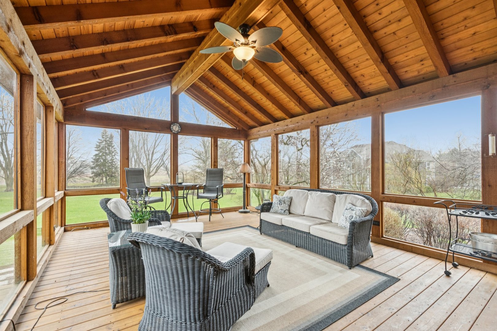 54 Gentry Drive, Hawthorn Woods, IL 60047