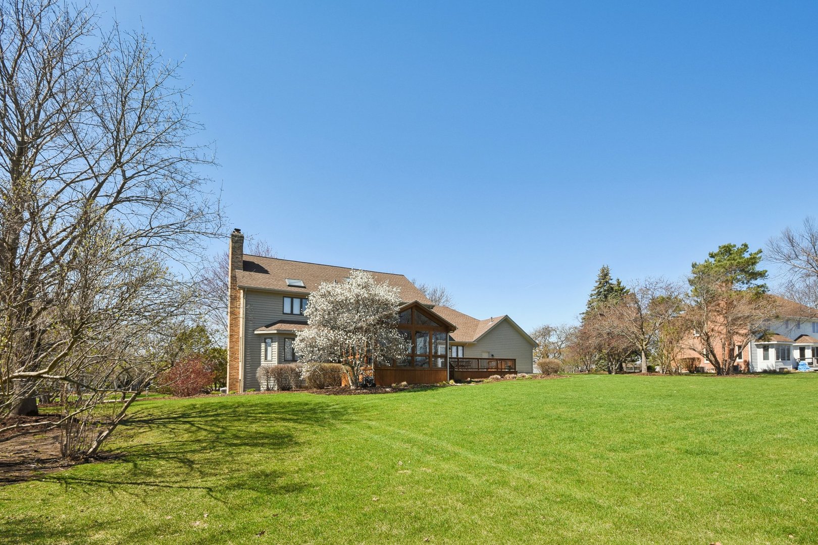 54 Gentry Drive, Hawthorn Woods, IL 60047