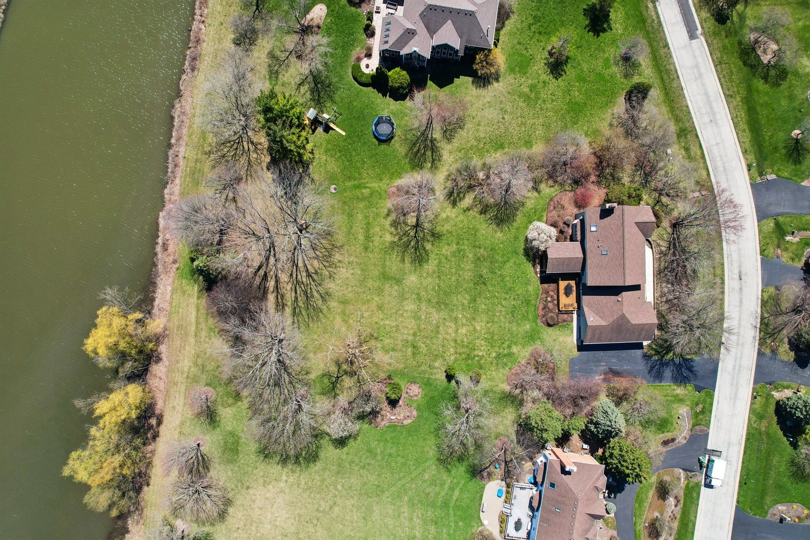 54 Gentry Drive, Hawthorn Woods, IL 60047