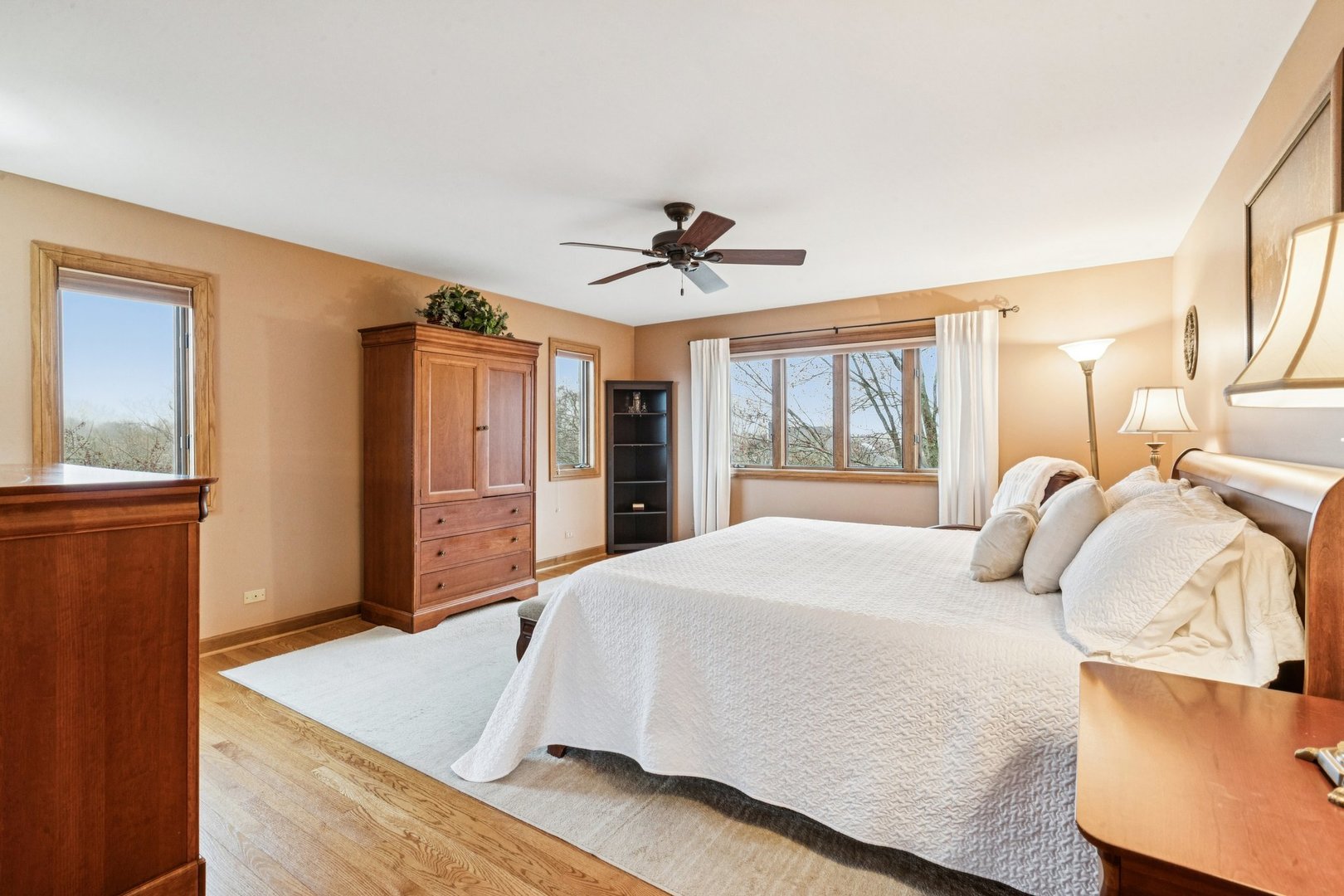 54 Gentry Drive, Hawthorn Woods, IL 60047