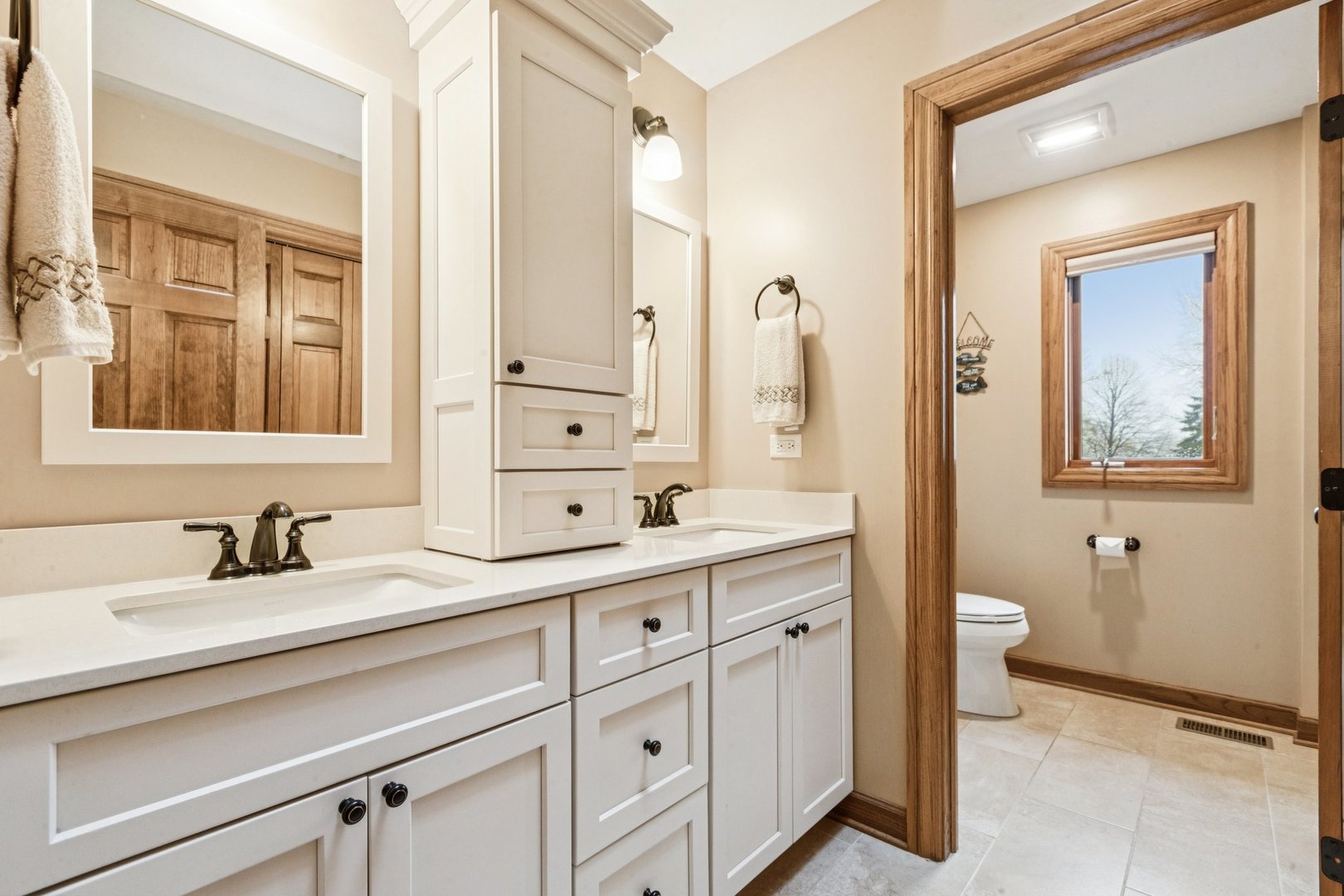 54 Gentry Drive, Hawthorn Woods, IL 60047