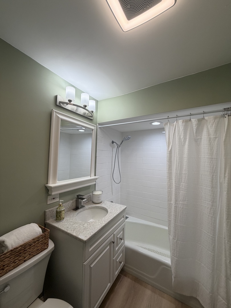 423 S Center Street, Bensenville, IL 60106