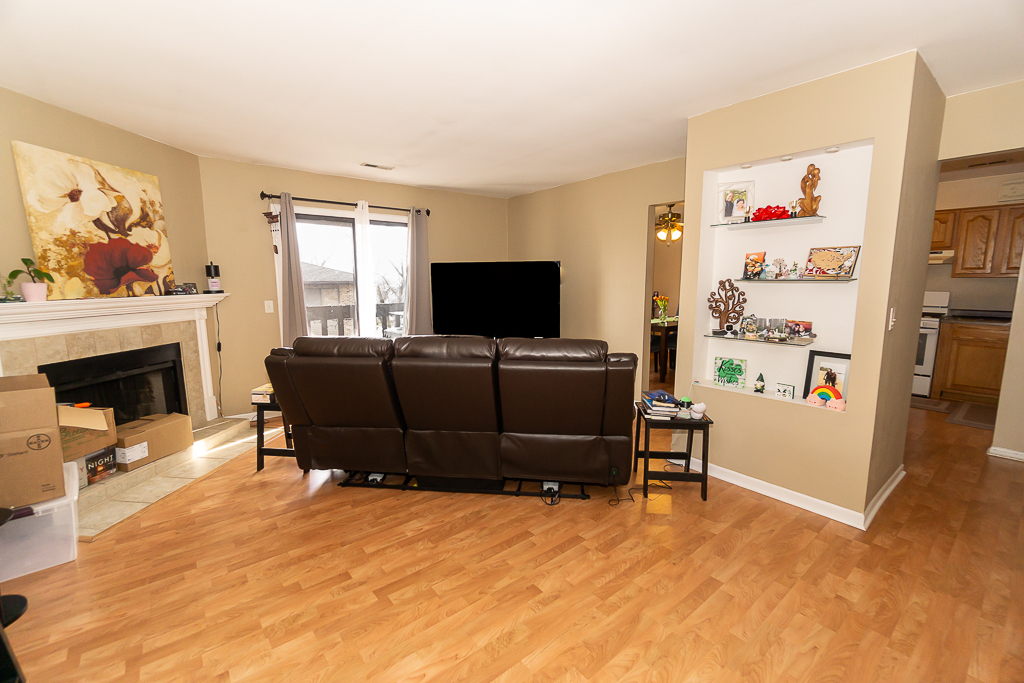 381 S Collins Street #B, South Elgin, IL 60177