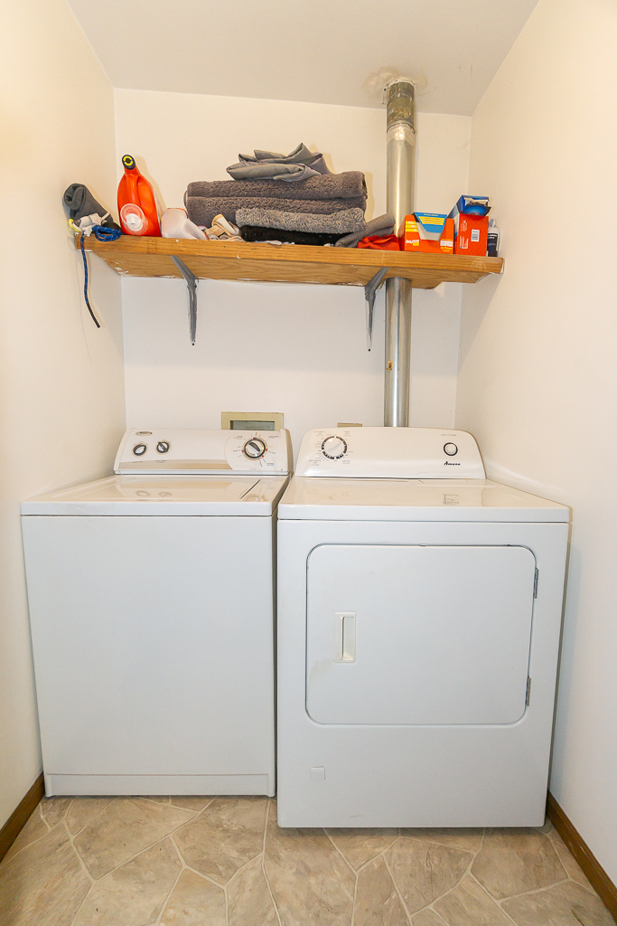 381 S Collins Street #B, South Elgin, IL 60177