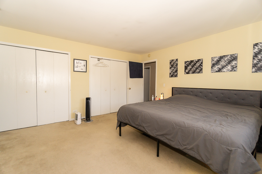 381 S Collins Street #B, South Elgin, IL 60177