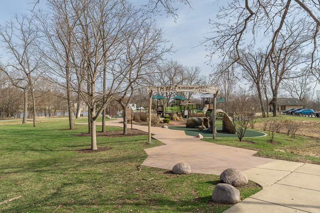 381 S Collins Street #B, South Elgin, IL 60177