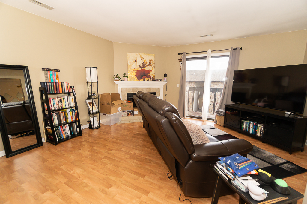 381 S Collins Street #B, South Elgin, IL 60177