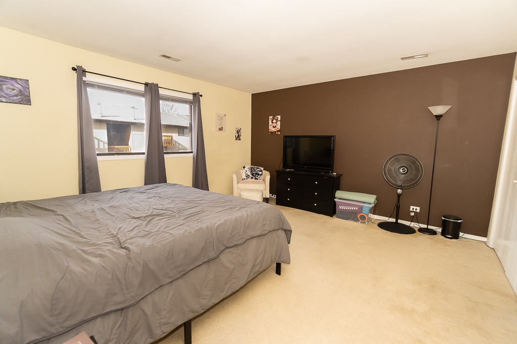 381 S Collins Street #B, South Elgin, IL 60177