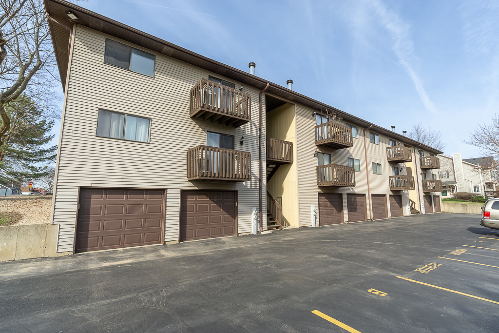 381 S Collins Street #B, South Elgin, IL 60177