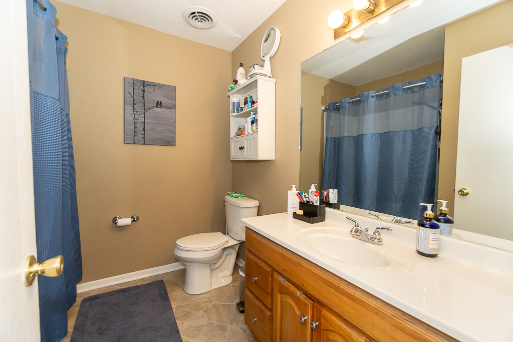 381 S Collins Street #B, South Elgin, IL 60177