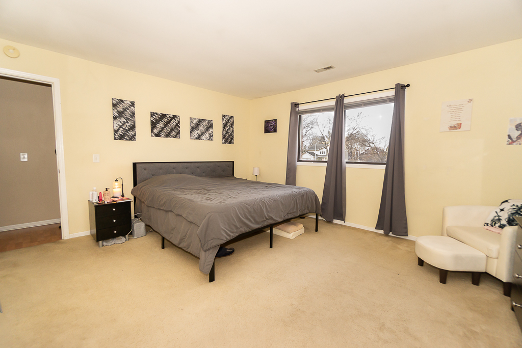 381 S Collins Street #B, South Elgin, IL 60177