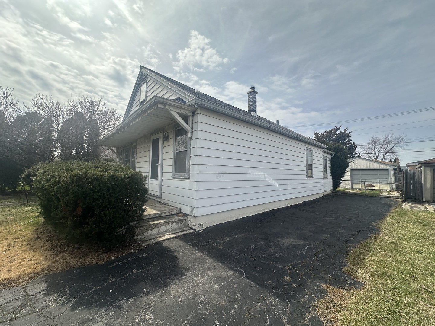 7712 New Castle Avenue, Burbank, IL 60459