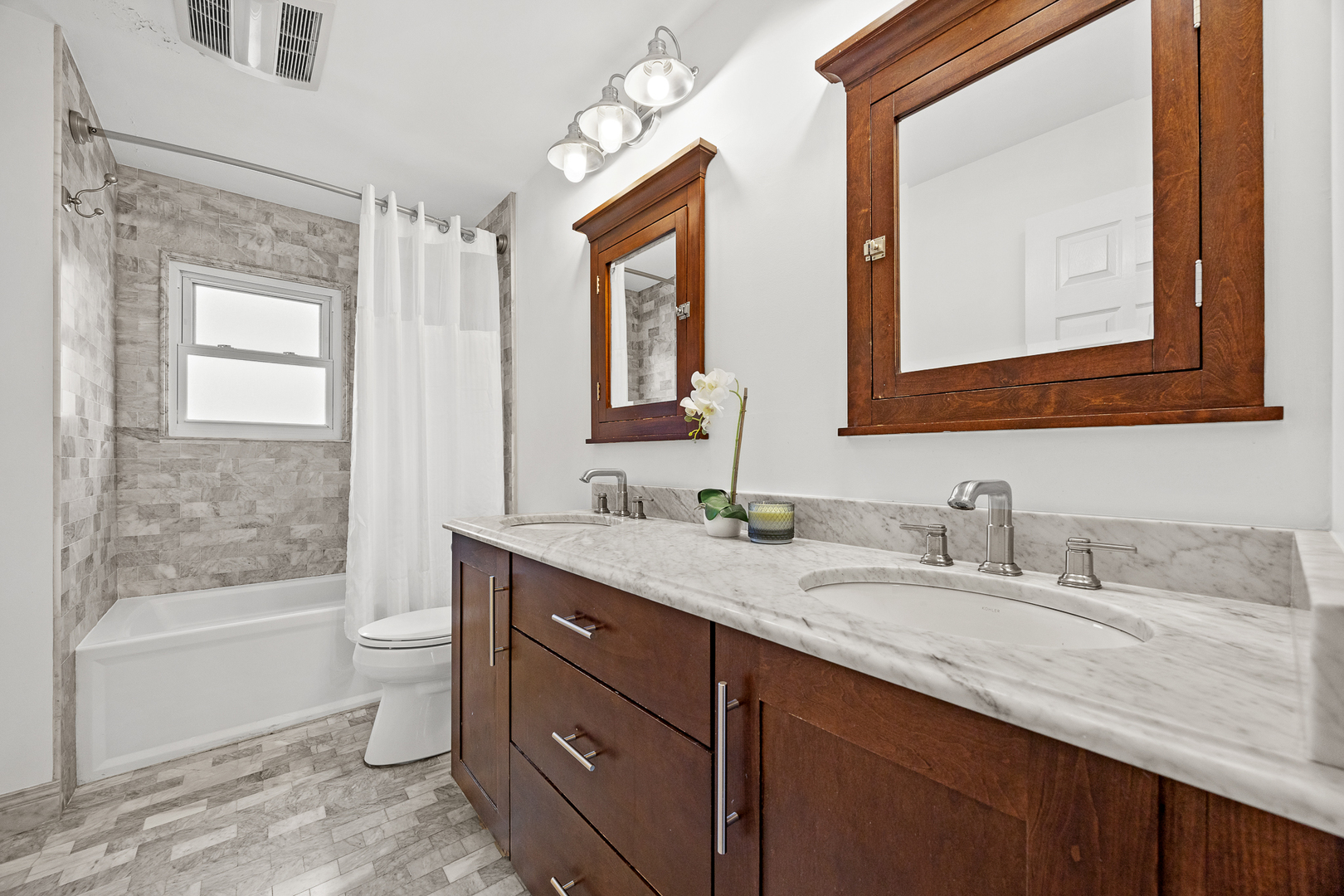 960 Sycamore Court, Hoffman Estates, IL 60192