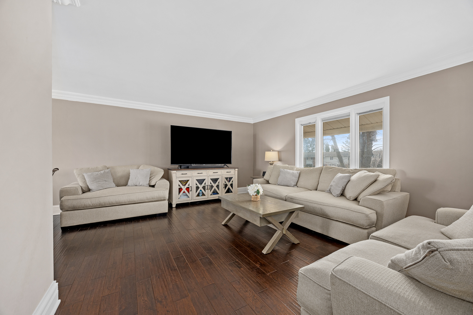 960 Sycamore Court, Hoffman Estates, IL 60192