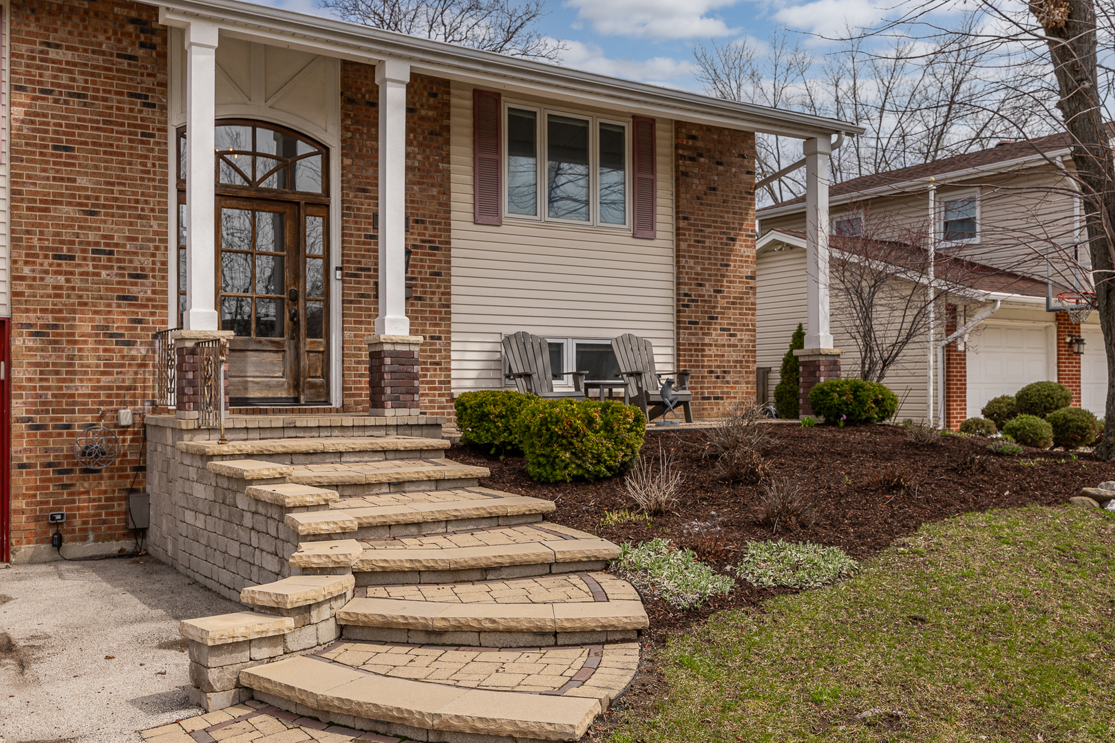 960 Sycamore Court, Hoffman Estates, IL 60192