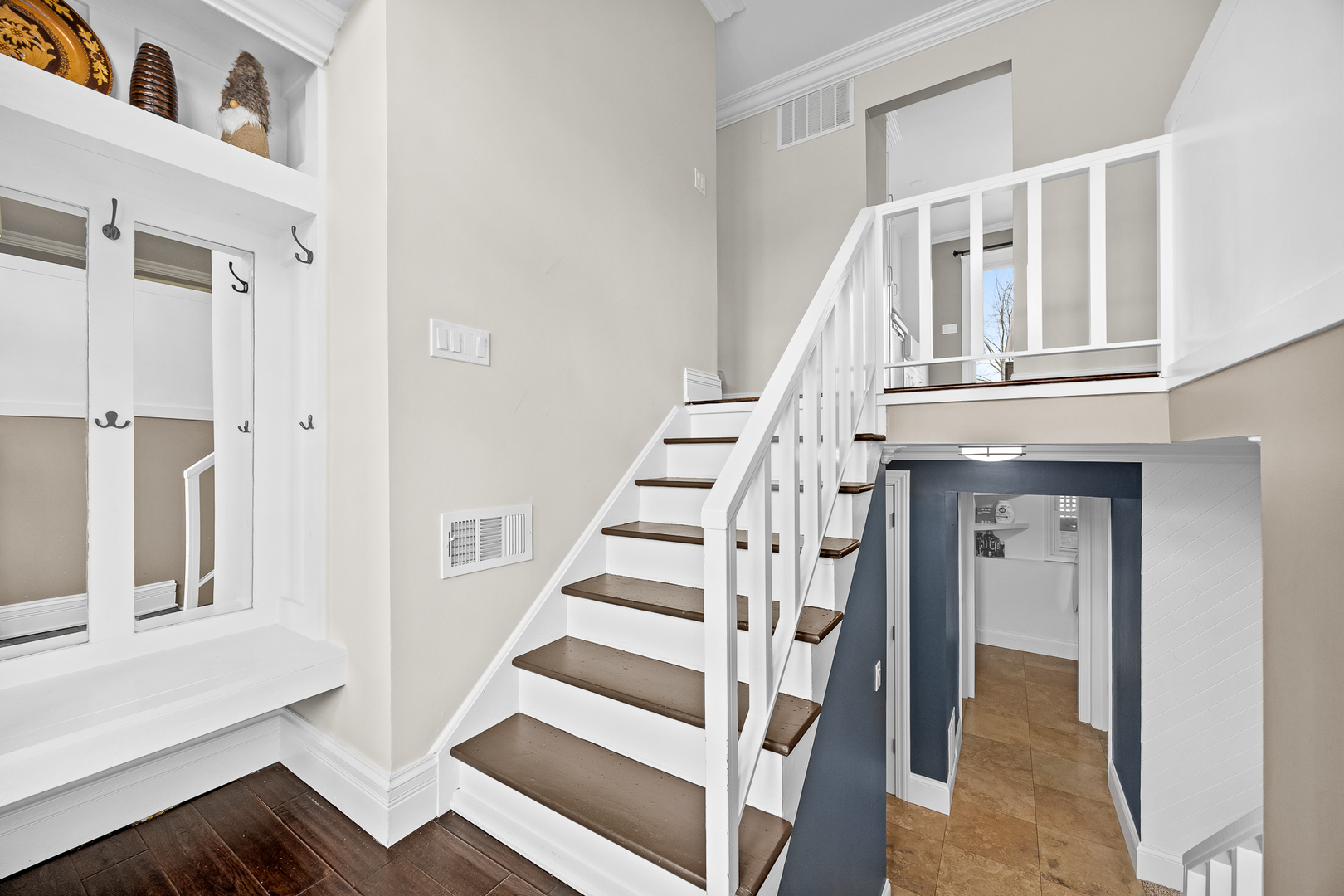 960 Sycamore Court, Hoffman Estates, IL 60192