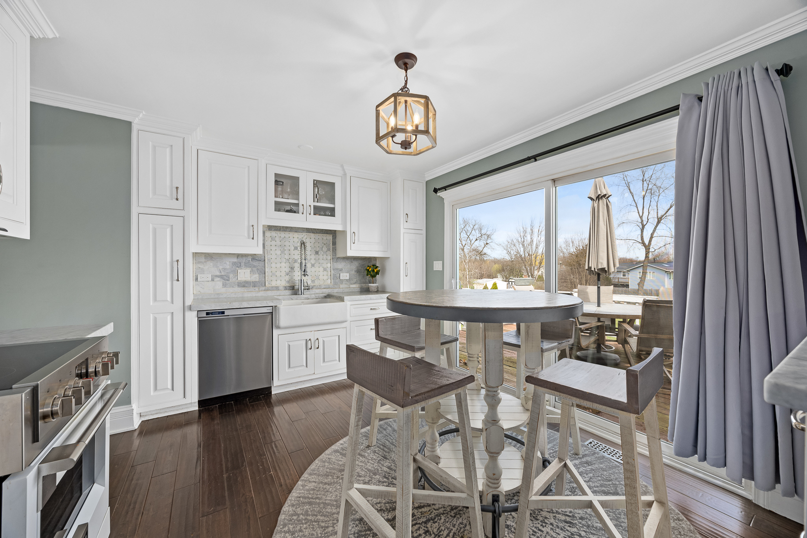 960 Sycamore Court, Hoffman Estates, IL 60192