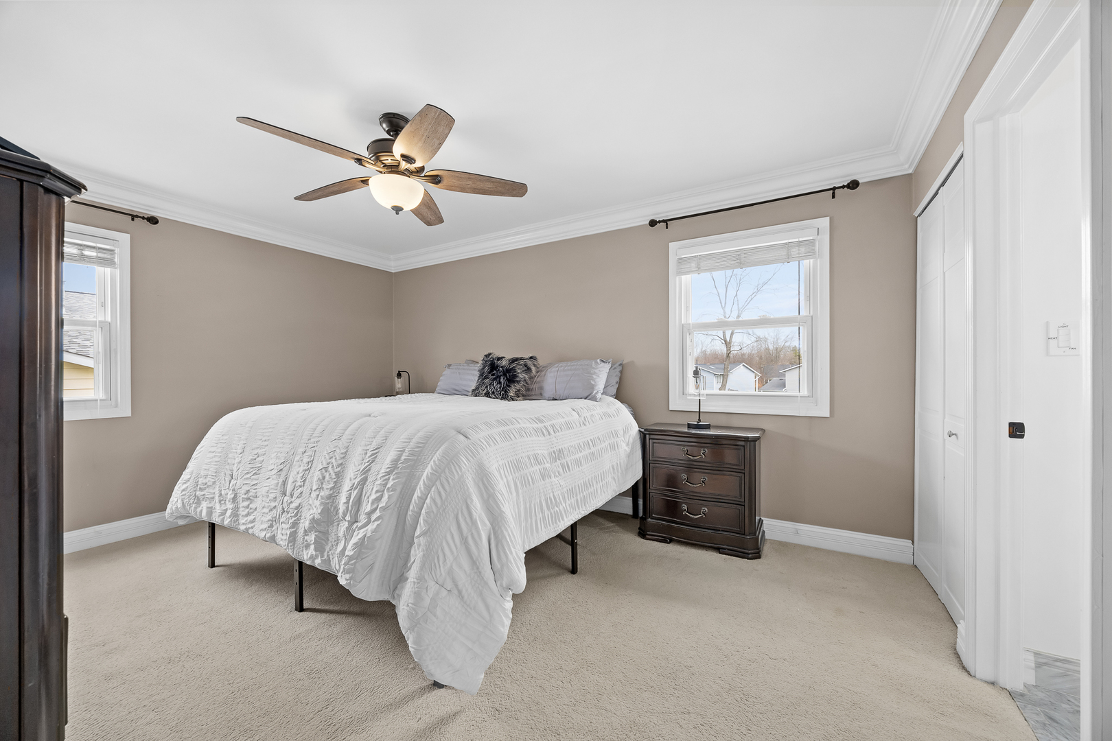 960 Sycamore Court, Hoffman Estates, IL 60192