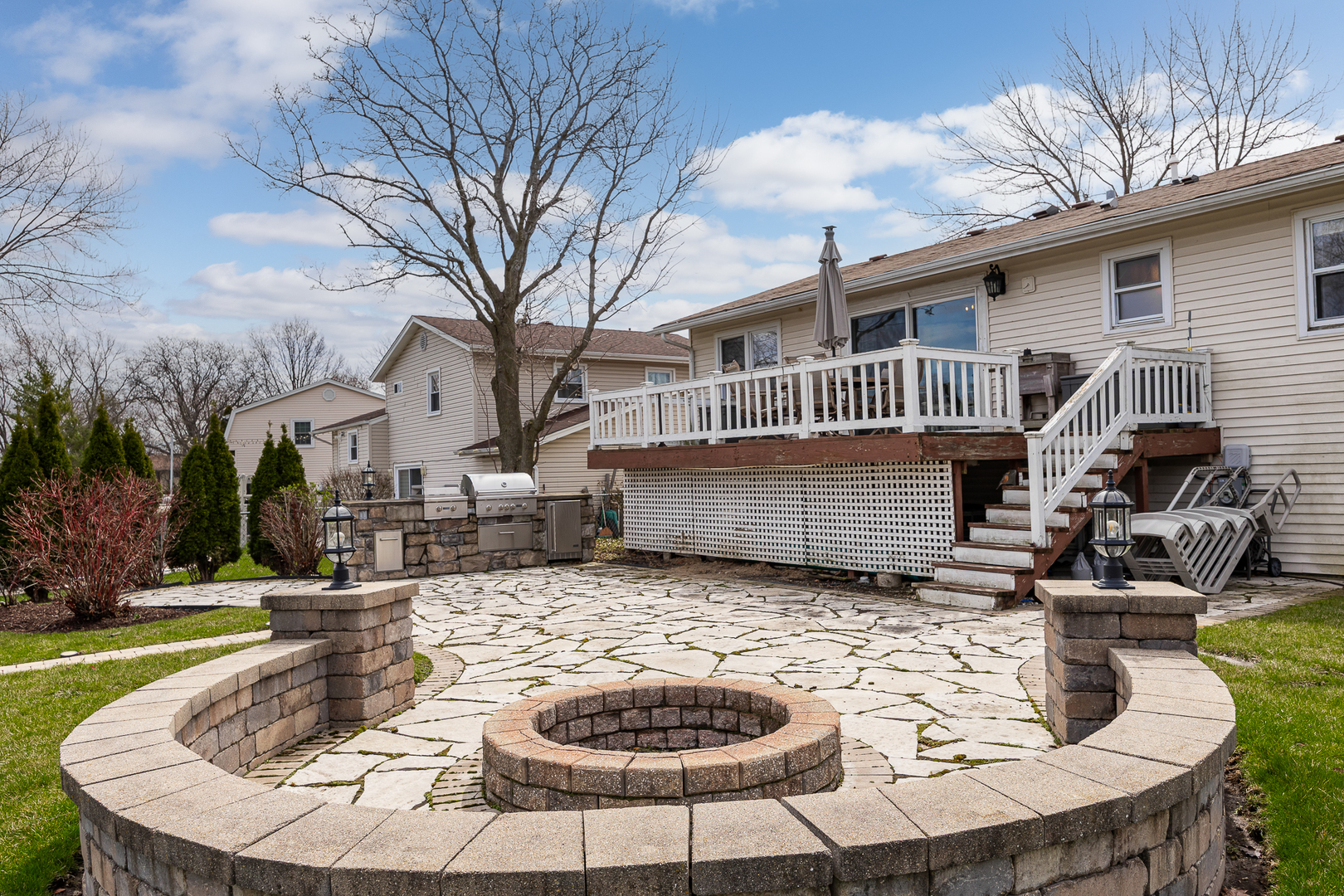 960 Sycamore Court, Hoffman Estates, IL 60192