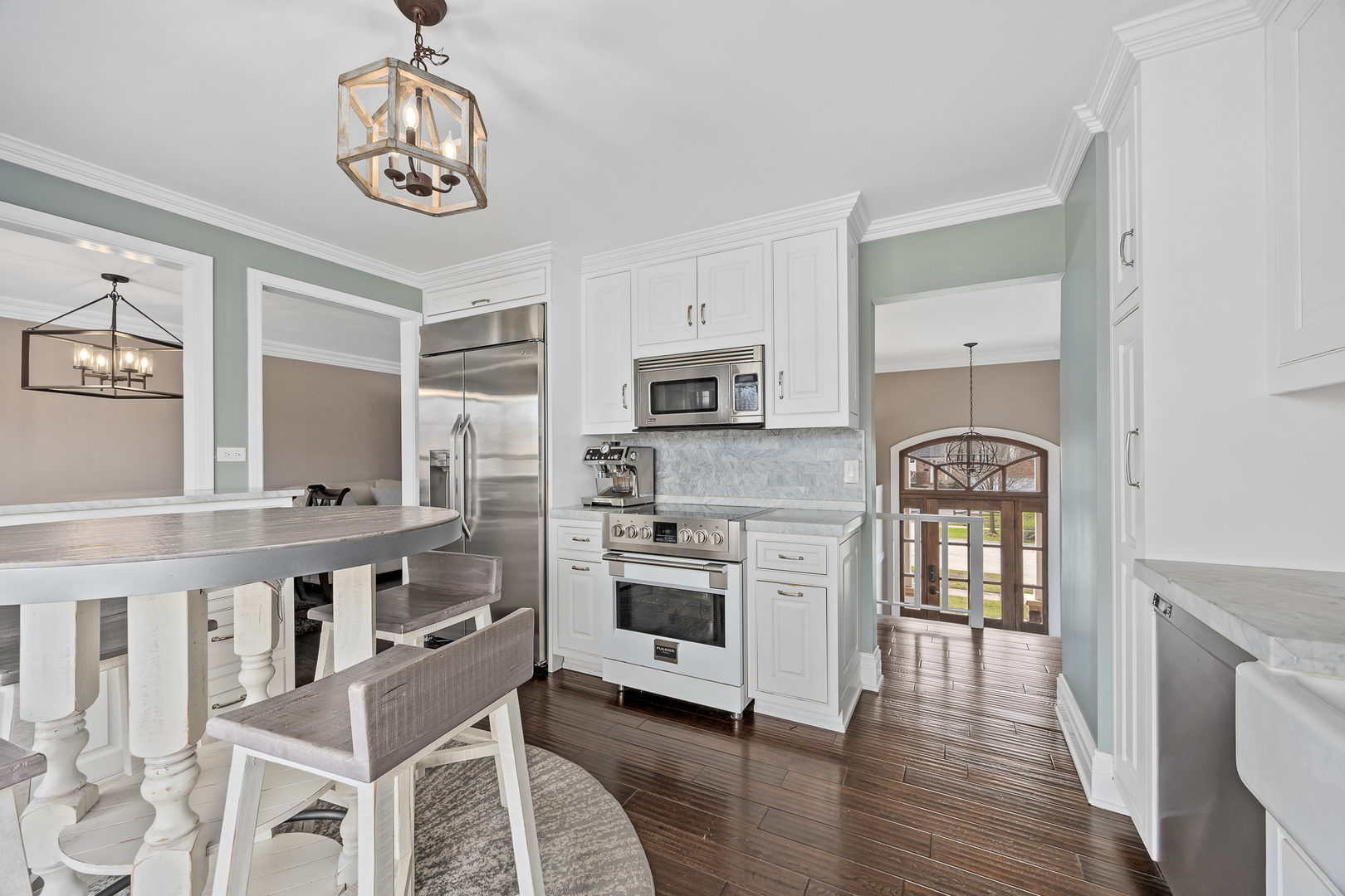 960 Sycamore Court, Hoffman Estates, IL 60192