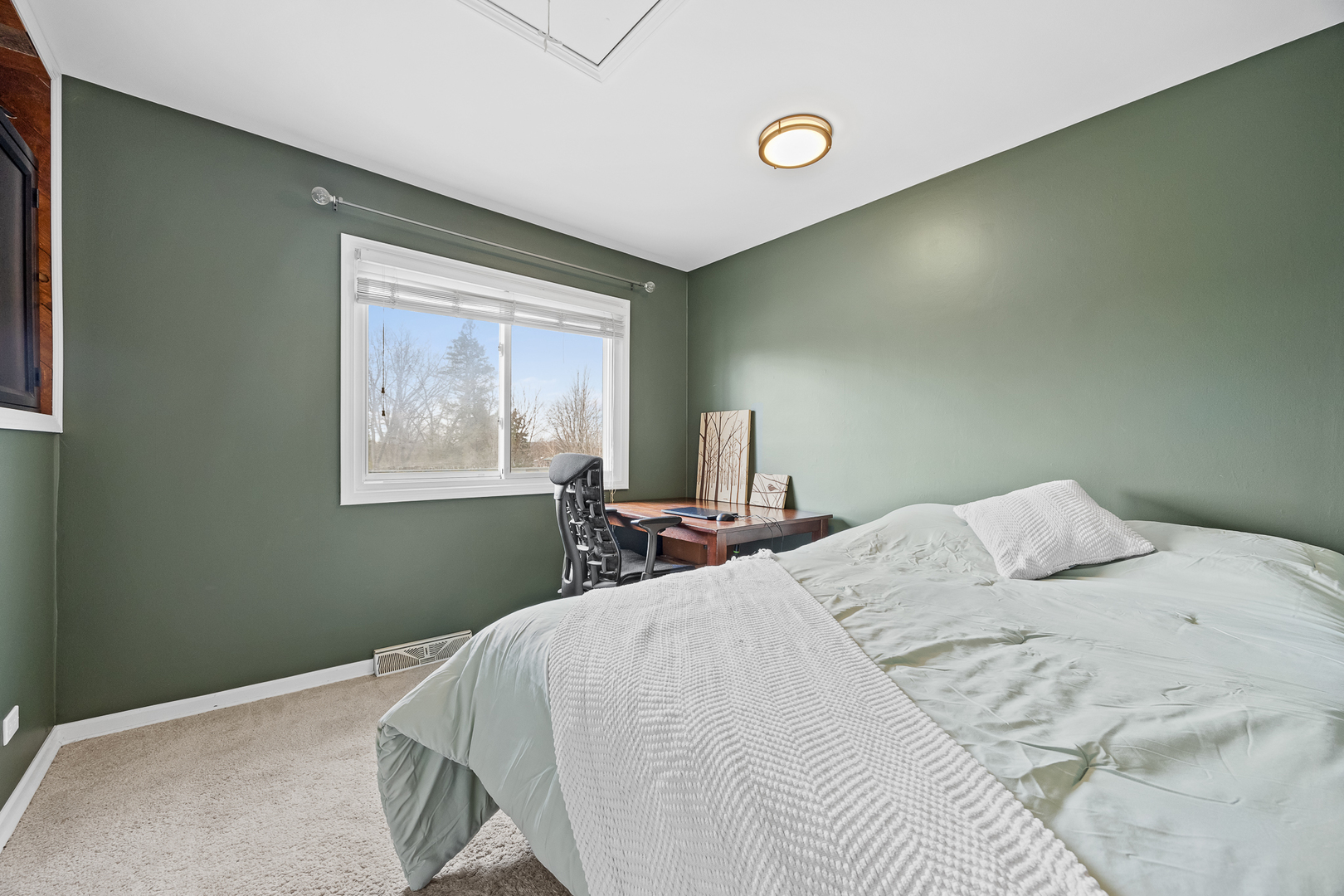 960 Sycamore Court, Hoffman Estates, IL 60192