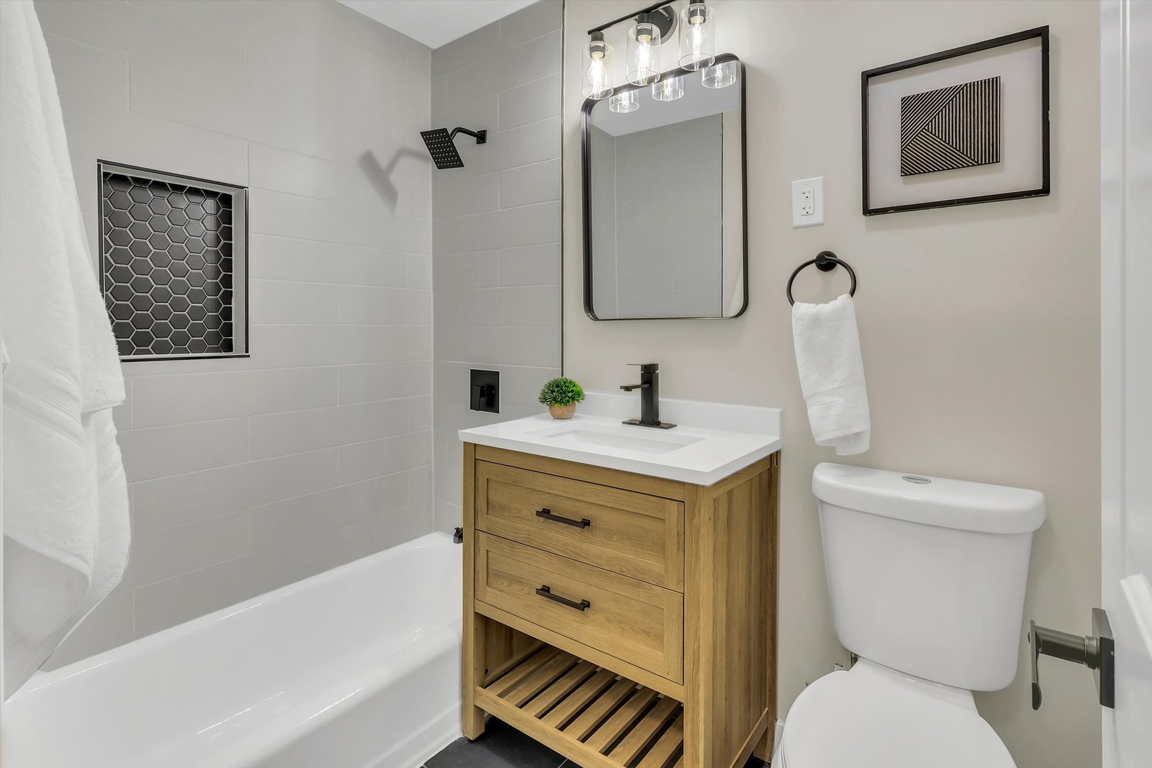 4821 N Mont Clare Avenue, Chicago, IL 60656