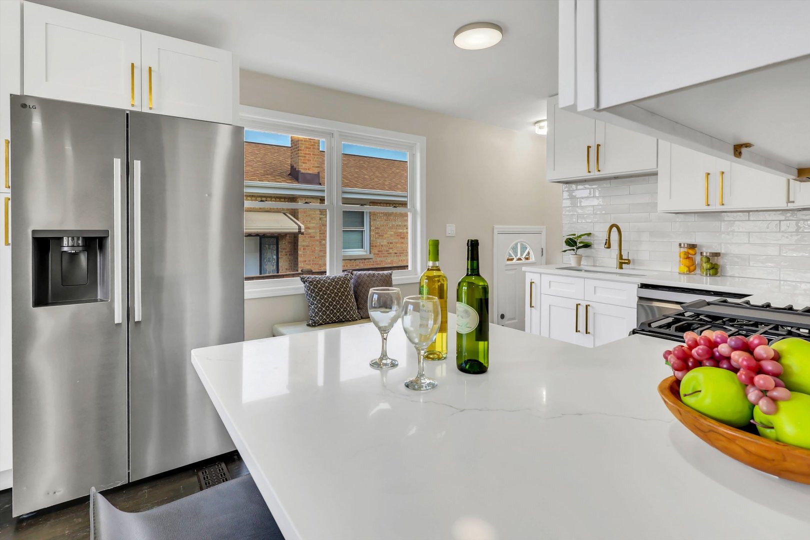 4821 N Mont Clare Avenue, Chicago, IL 60656