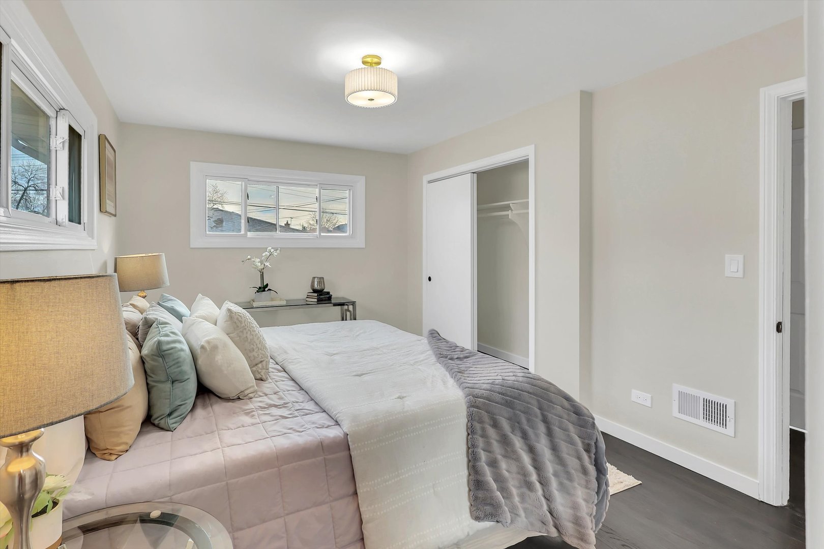 4821 N Mont Clare Avenue, Chicago, IL 60656