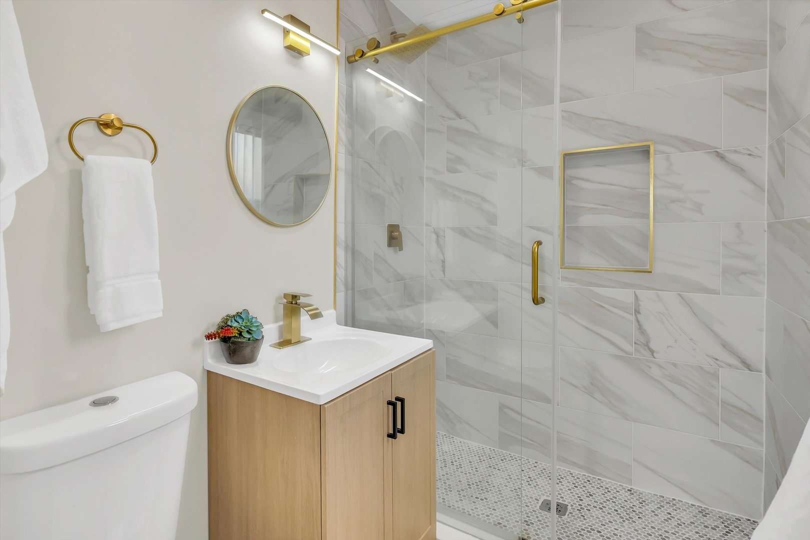 4821 N Mont Clare Avenue, Chicago, IL 60656