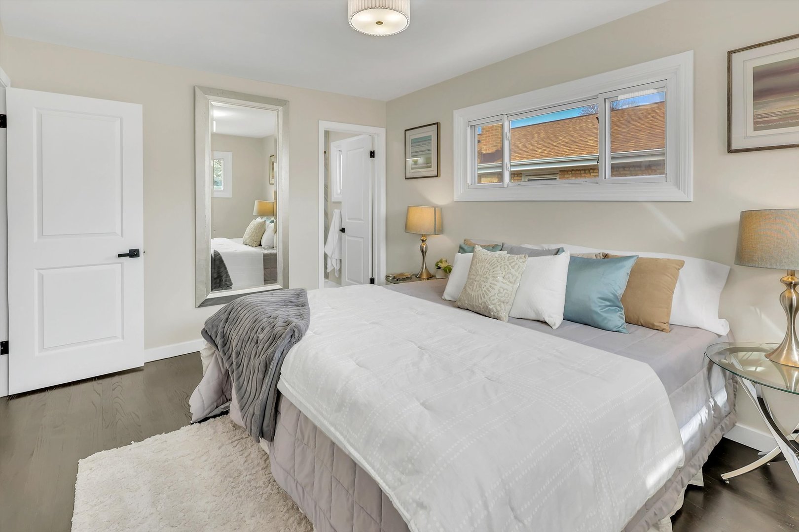 4821 N Mont Clare Avenue, Chicago, IL 60656