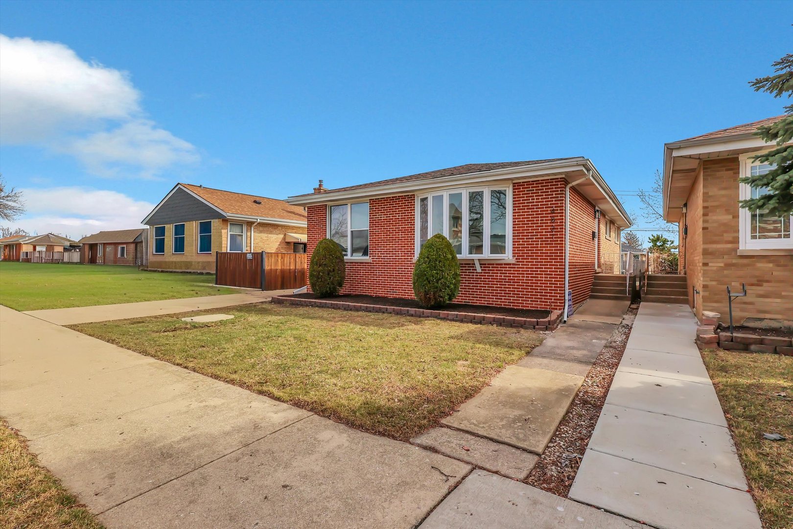 4821 N Mont Clare Avenue, Chicago, IL 60656