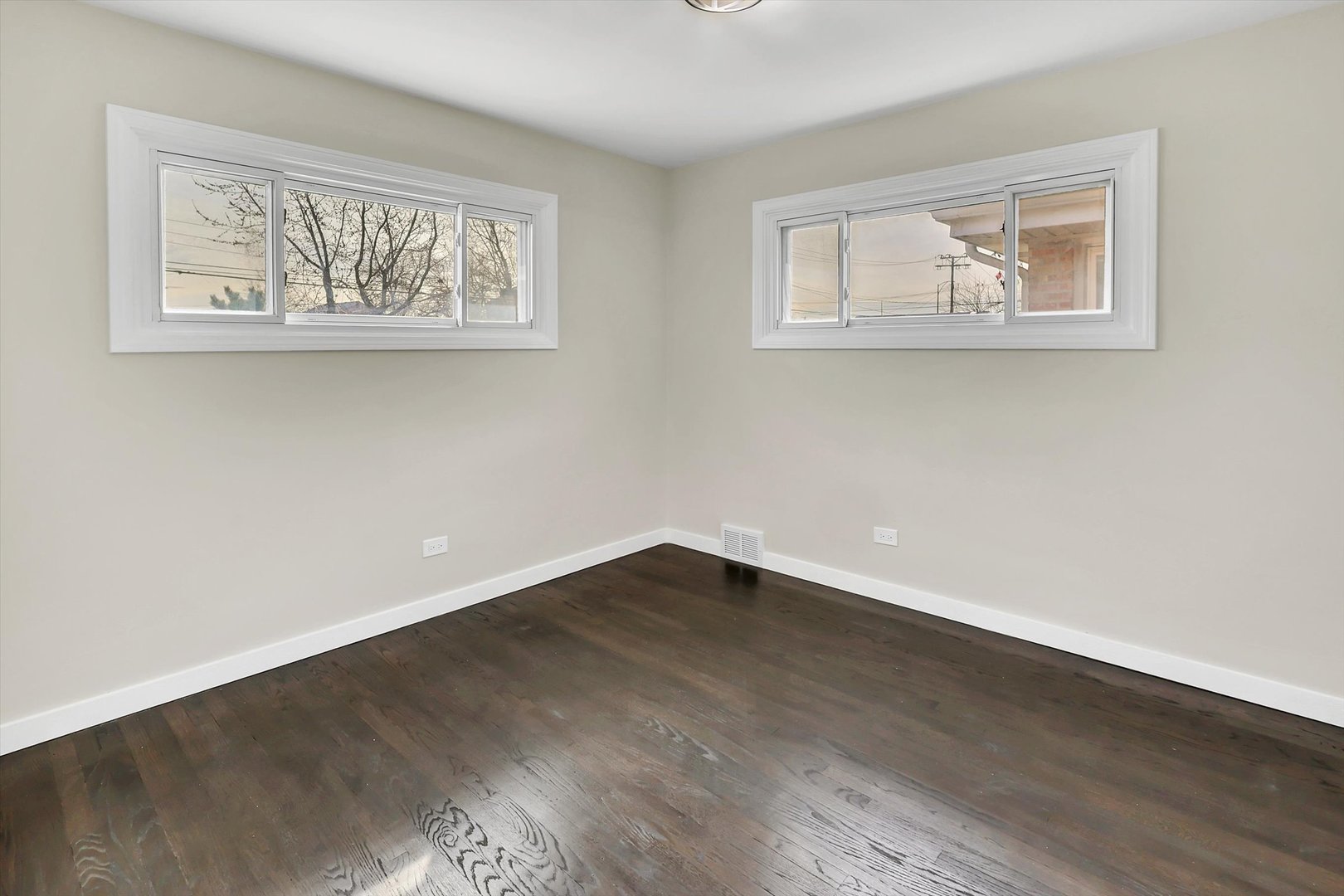 4821 N Mont Clare Avenue, Chicago, IL 60656