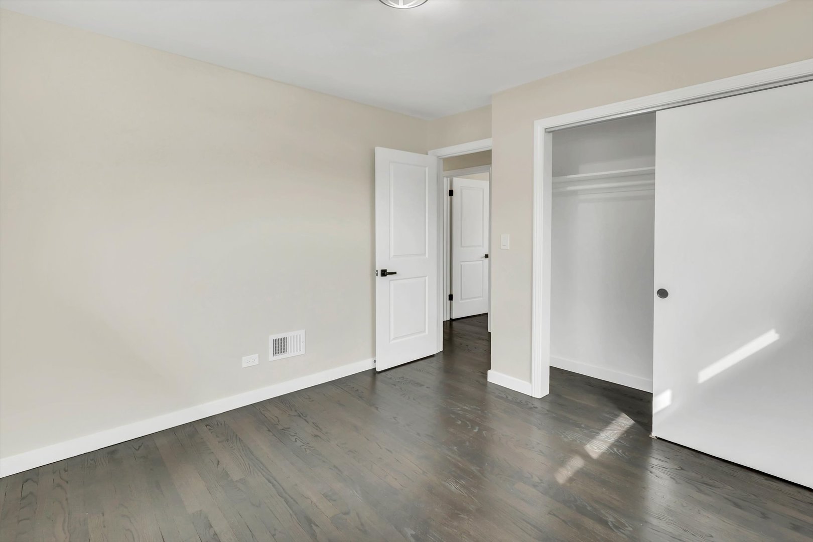 4821 N Mont Clare Avenue, Chicago, IL 60656