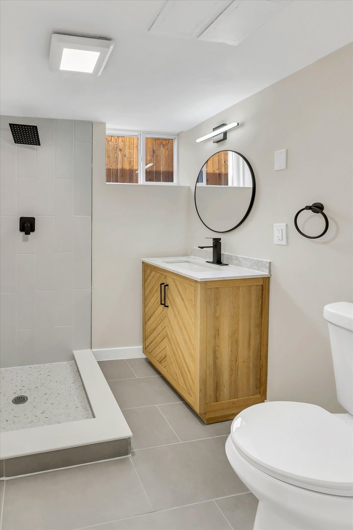 4821 N Mont Clare Avenue, Chicago, IL 60656