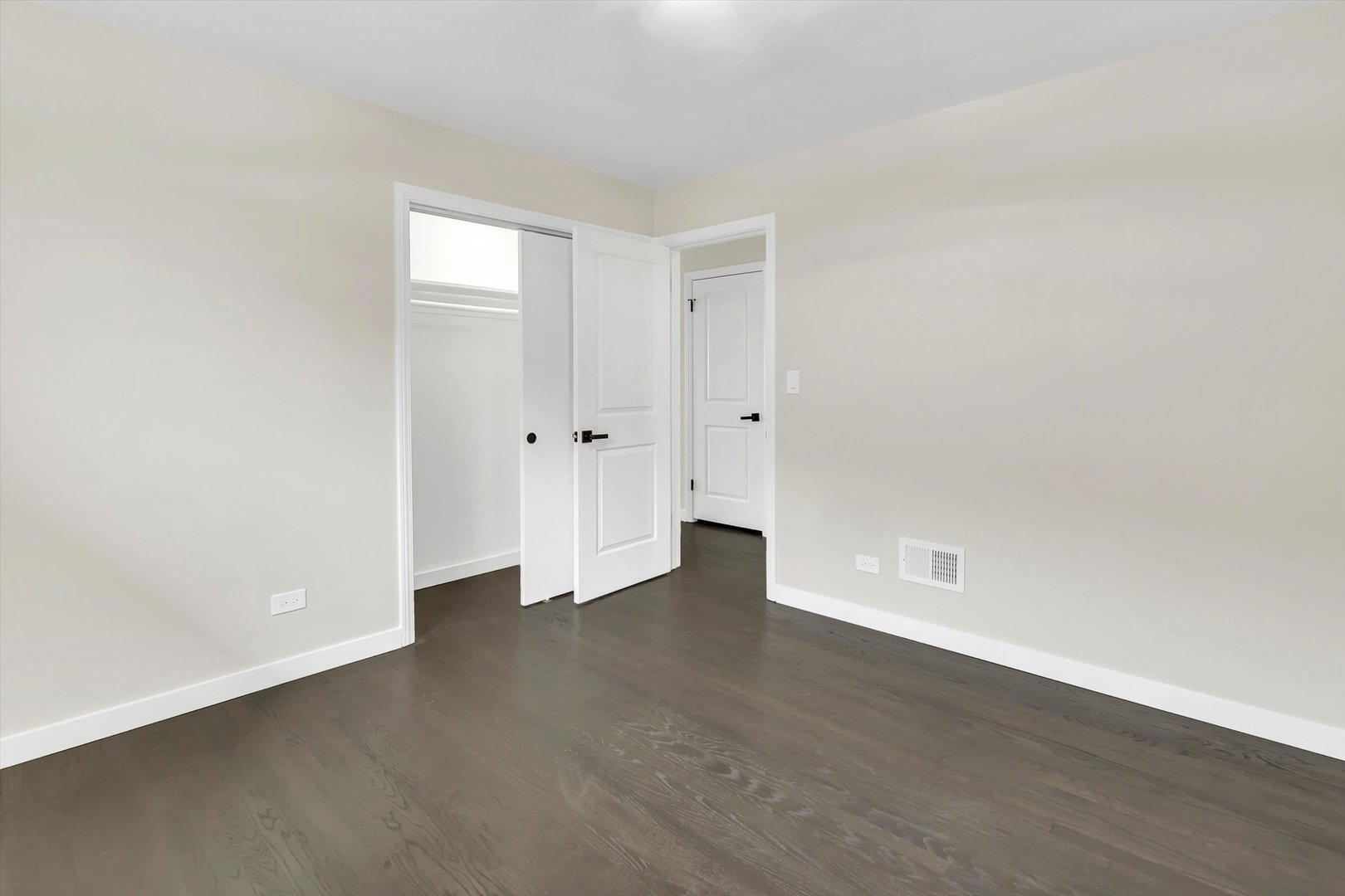 4821 N Mont Clare Avenue, Chicago, IL 60656