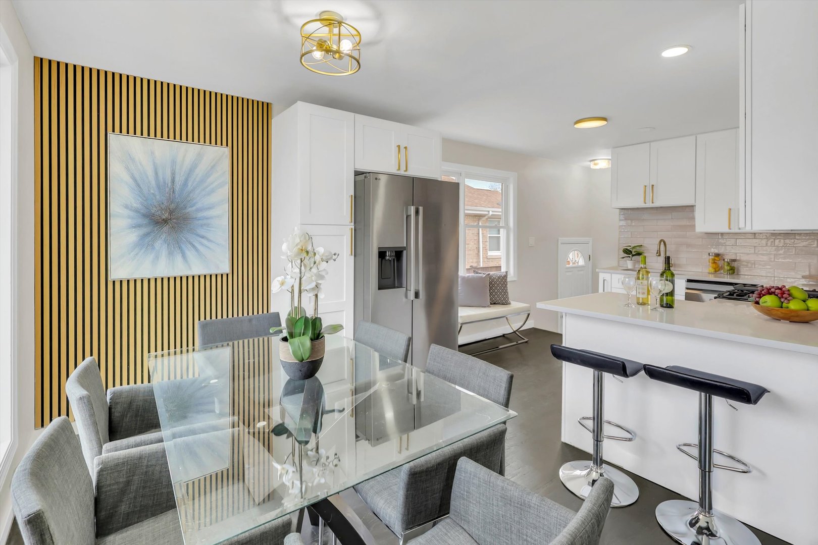 4821 N Mont Clare Avenue, Chicago, IL 60656