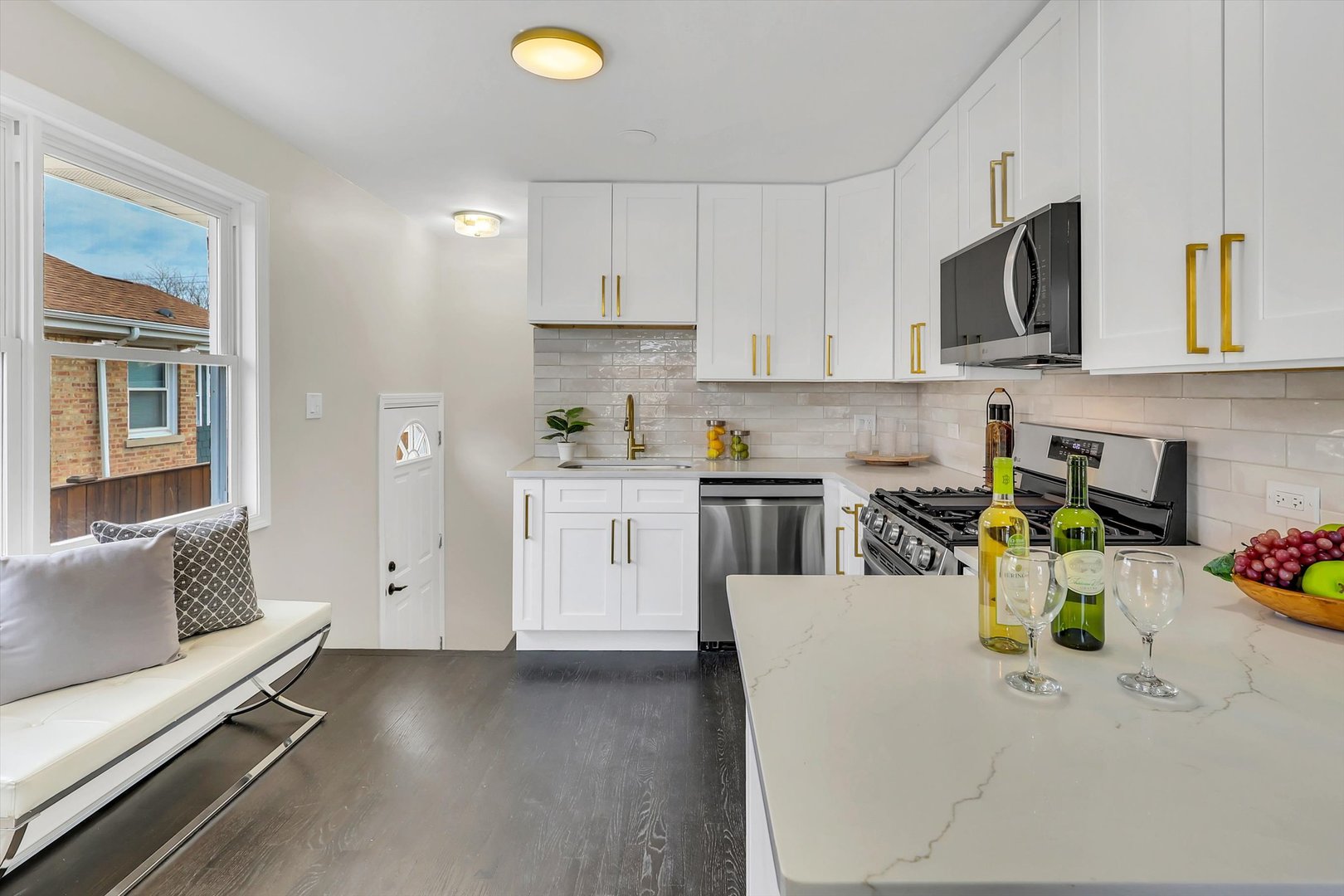 4821 N Mont Clare Avenue, Chicago, IL 60656