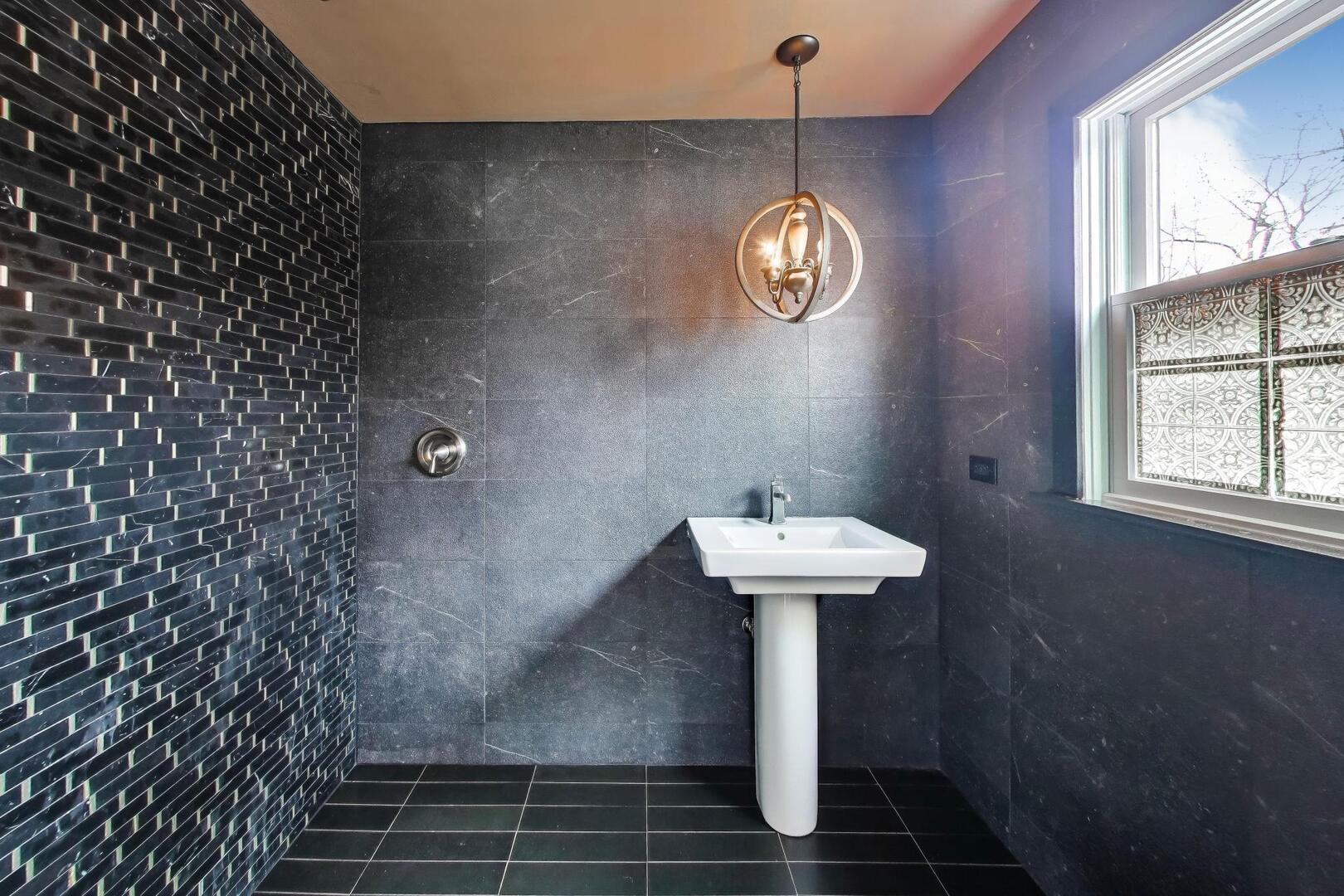 520 S Wheaton Avenue, Wheaton, IL 60187