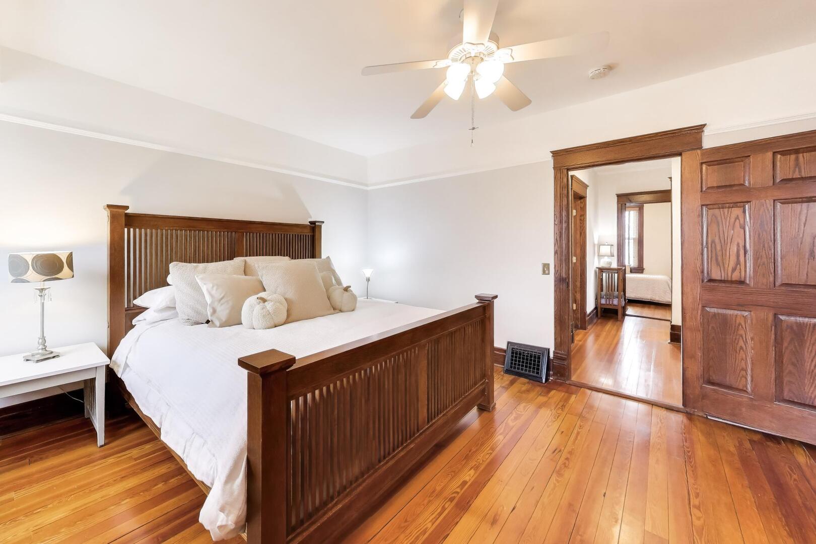 520 S Wheaton Avenue, Wheaton, IL 60187