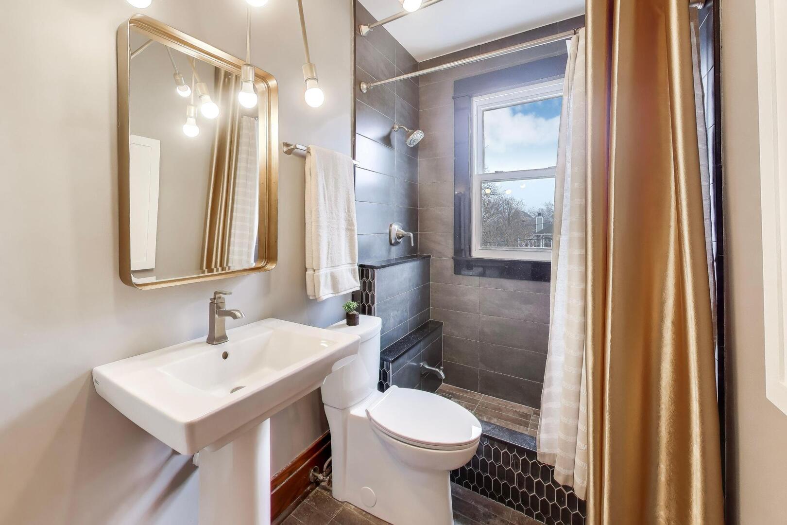 520 S Wheaton Avenue, Wheaton, IL 60187