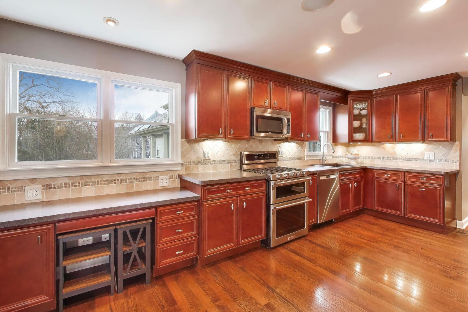 520 S Wheaton Avenue, Wheaton, IL 60187