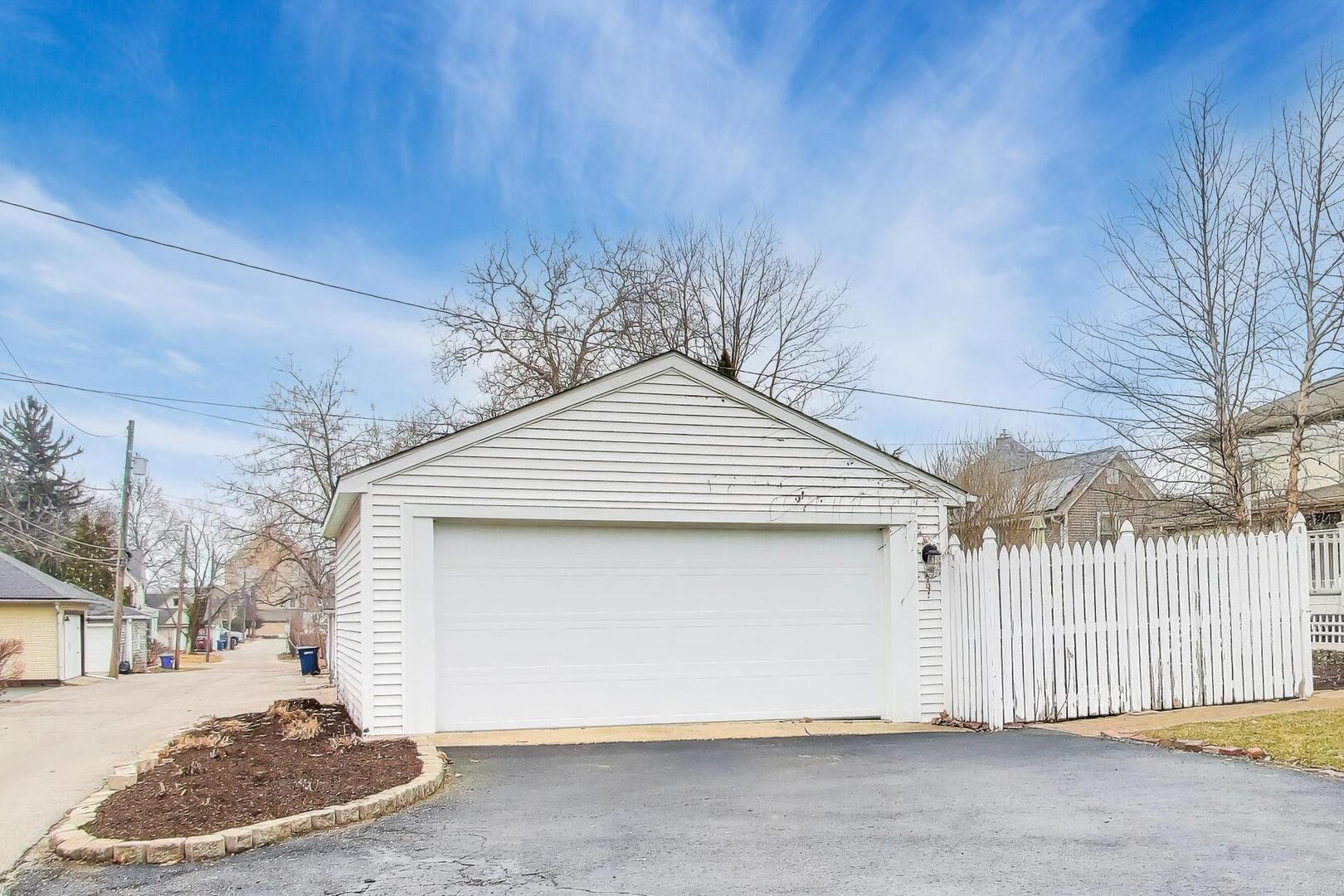 520 S Wheaton Avenue, Wheaton, IL 60187