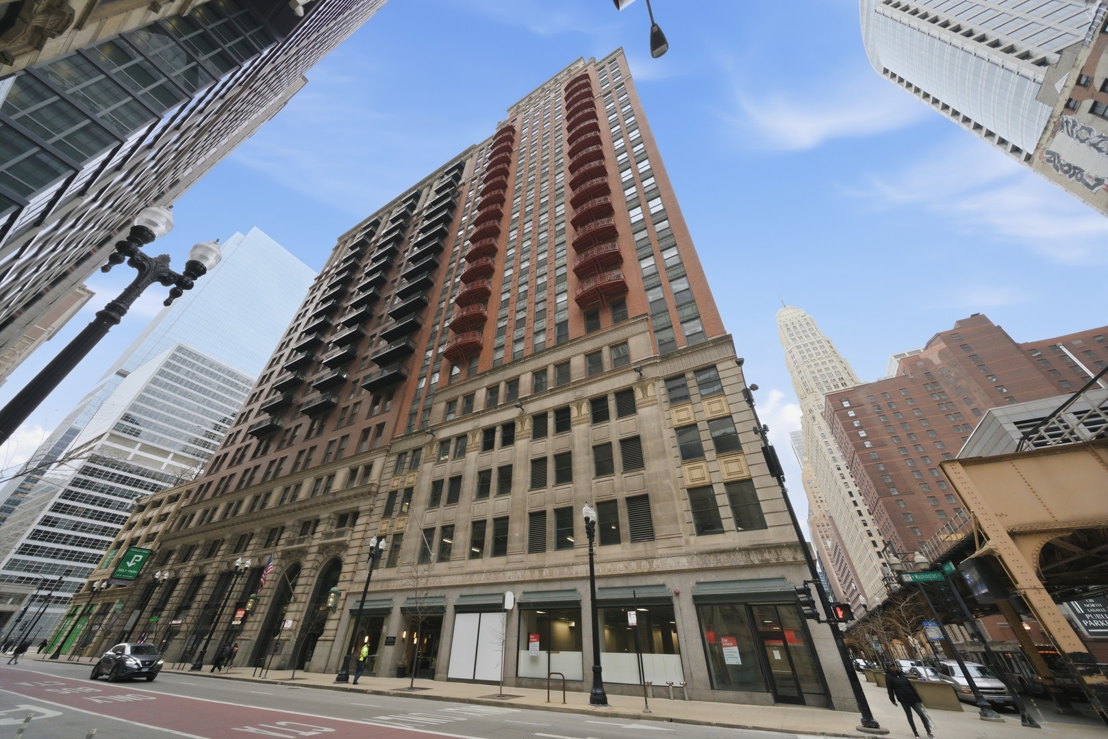 212 W Washington Street #906, Chicago, IL 60606