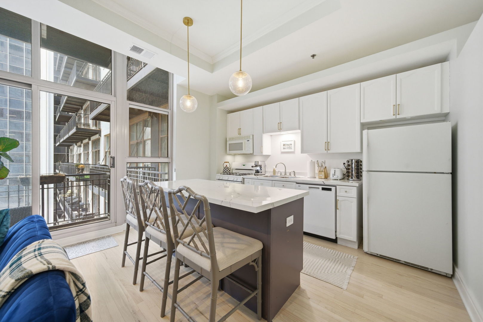 212 W Washington Street #906, Chicago, IL 60606