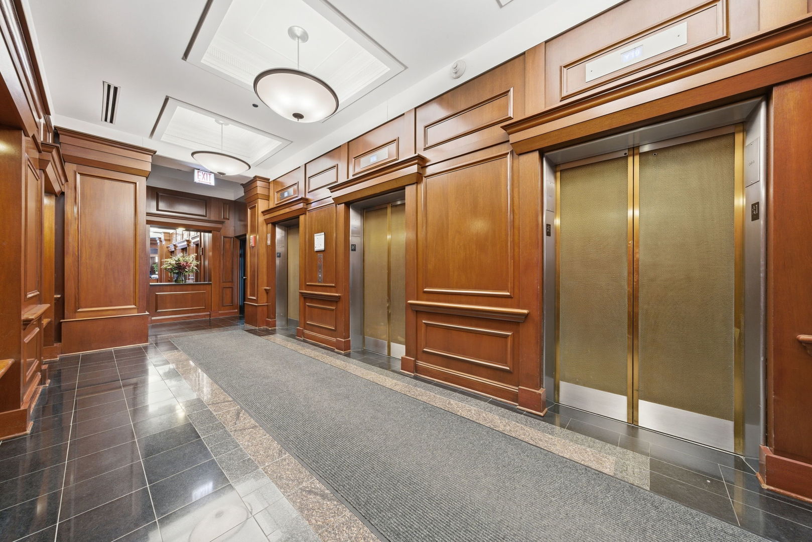 212 W Washington Street #906, Chicago, IL 60606