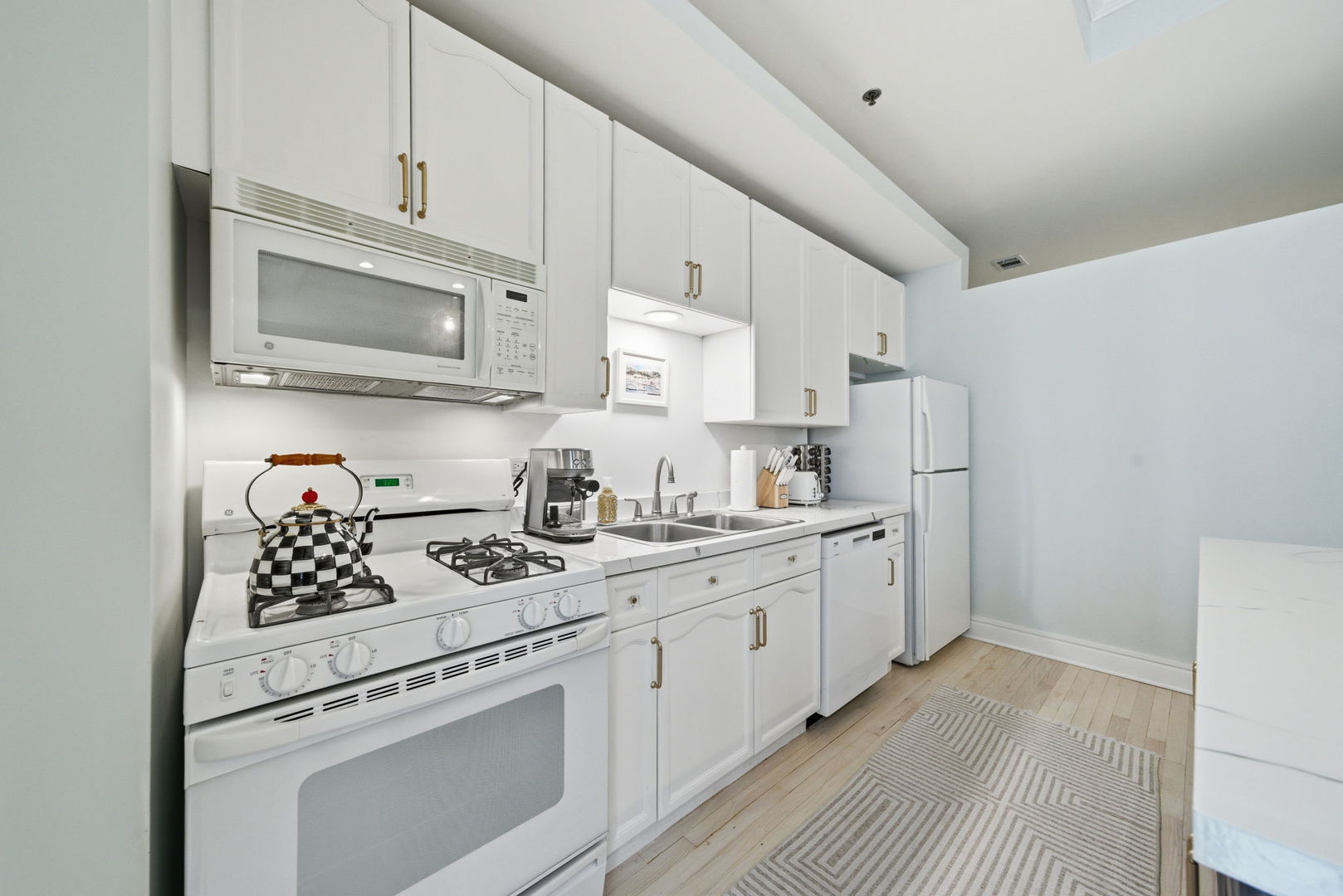 212 W Washington Street #906, Chicago, IL 60606