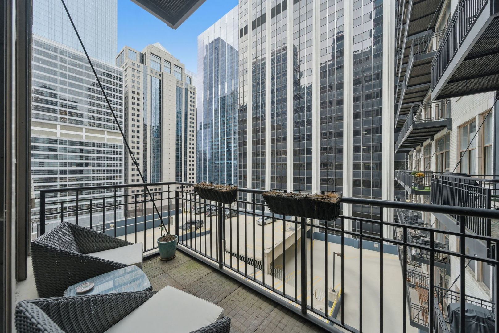 212 W Washington Street #906, Chicago, IL 60606